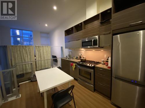 10 9150 University High Street, Burnaby, BC - Indoor Photo Showing Kitchen With Stainless Steel Kitchen