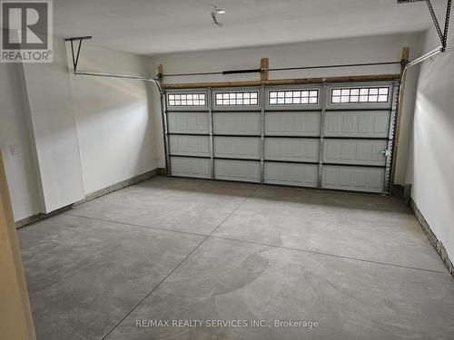 31 Samuel Avenue, Pelham, ON - Indoor Photo Showing Garage