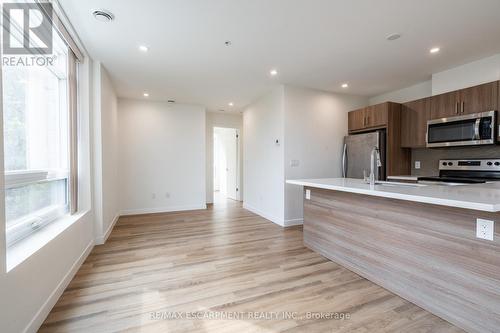 308 - 467 Charlton Avenue E, Hamilton, ON - Indoor Photo Showing Kitchen