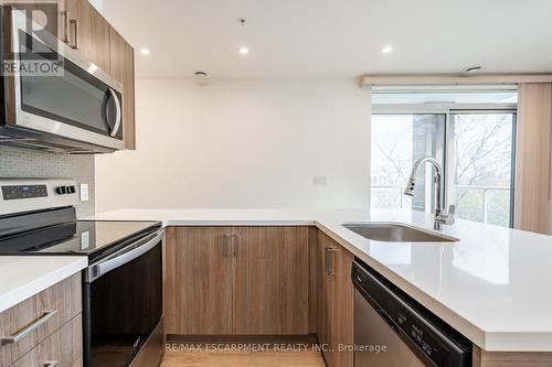 308 - 467 Charlton Avenue E, Hamilton, ON - Indoor Photo Showing Kitchen With Upgraded Kitchen