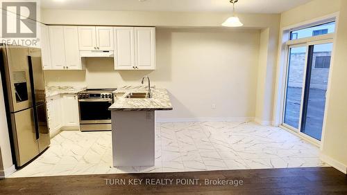 44 Keelson Street, Welland, ON - Indoor Photo Showing Kitchen