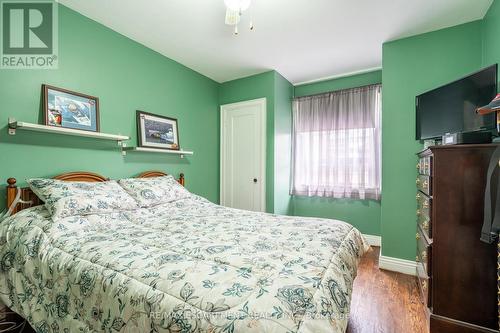 11 Wesanford Place, Hamilton, ON - Indoor Photo Showing Bedroom