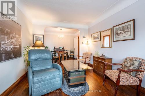 11 Wesanford Place, Hamilton, ON - Indoor Photo Showing Living Room