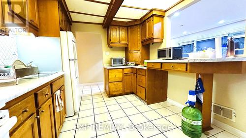 112 Heiman Street, Kitchener, ON - Indoor Photo Showing Kitchen