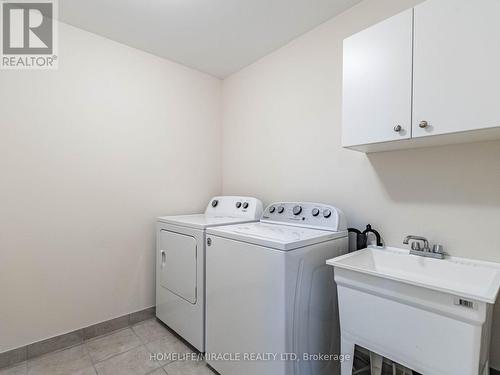 53 Sparkle Drive, Thorold, ON - Indoor Photo Showing Laundry Room