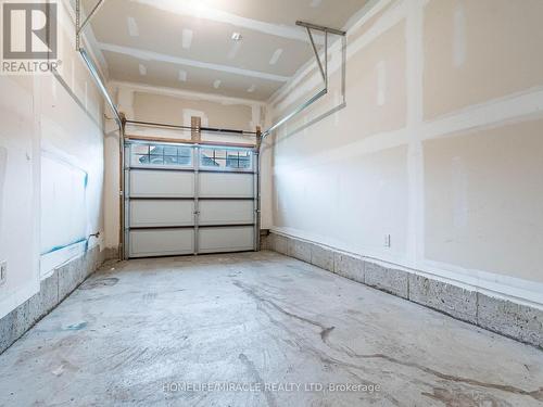 53 Sparkle Drive, Thorold, ON - Indoor Photo Showing Garage