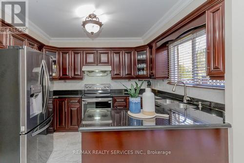 1617 Bristol Road W, Mississauga, ON - Indoor Photo Showing Kitchen With Double Sink