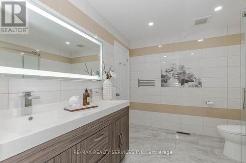 1617 Bristol Road W, Mississauga, ON - Indoor Photo Showing Bathroom