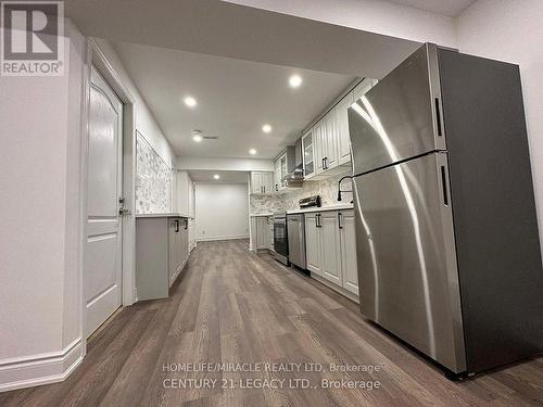 100 Leander Street E, Brampton, ON - Indoor Photo Showing Kitchen