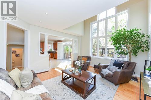 240 Butterfly Lane, Oakville, ON - Indoor Photo Showing Living Room