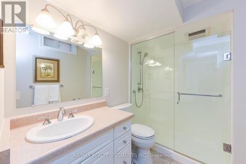 240 Butterfly Lane, Oakville, ON - Indoor Photo Showing Bathroom