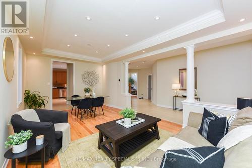 240 Butterfly Lane, Oakville, ON - Indoor Photo Showing Living Room