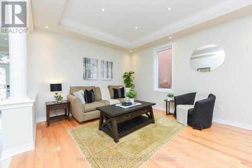 240 Butterfly Lane, Oakville, ON - Indoor Photo Showing Living Room