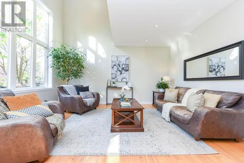 240 Butterfly Lane, Oakville, ON - Indoor Photo Showing Living Room