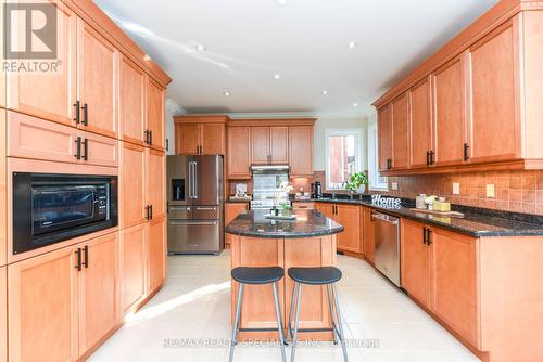 240 Butterfly Lane, Oakville, ON - Indoor Photo Showing Kitchen