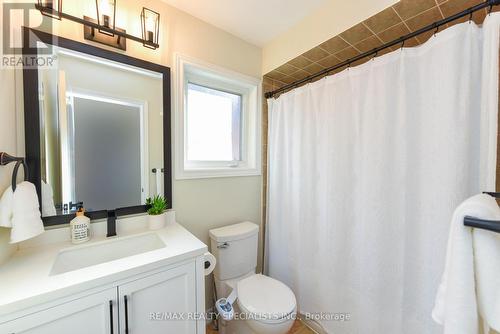 240 Butterfly Lane, Oakville, ON - Indoor Photo Showing Bathroom