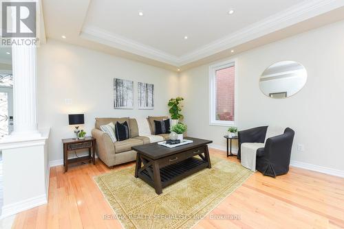 240 Butterfly Lane, Oakville, ON - Indoor Photo Showing Living Room