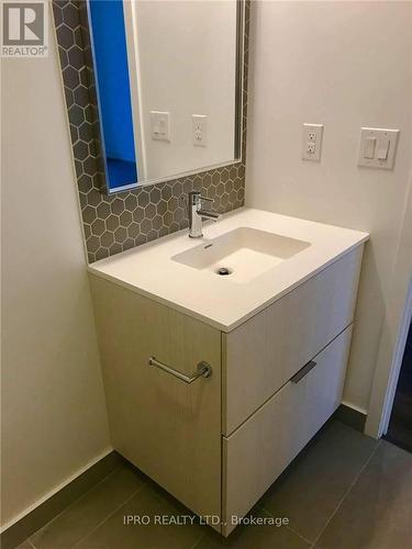 608 - 2520 Eglinton Avenue W, Mississauga, ON - Indoor Photo Showing Bathroom