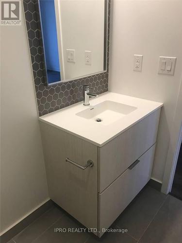 608 - 2520 Eglinton Avenue W, Mississauga, ON - Indoor Photo Showing Bathroom