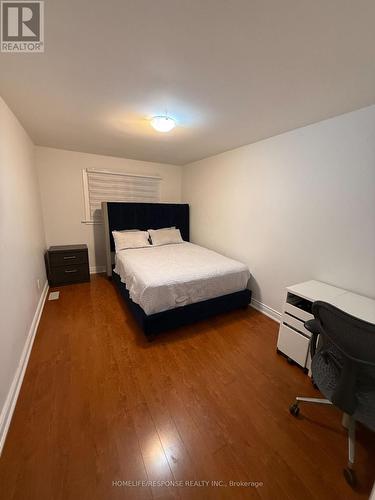 4 - 400 Mississauga Valley Boulevard S, Mississauga, ON - Indoor Photo Showing Bedroom