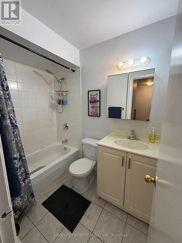 4 - 400 Mississauga Valley Boulevard S, Mississauga, ON - Indoor Photo Showing Bathroom