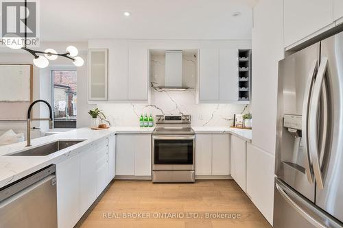 168 Essex Street, Toronto, ON - Indoor Photo Showing Kitchen With Upgraded Kitchen