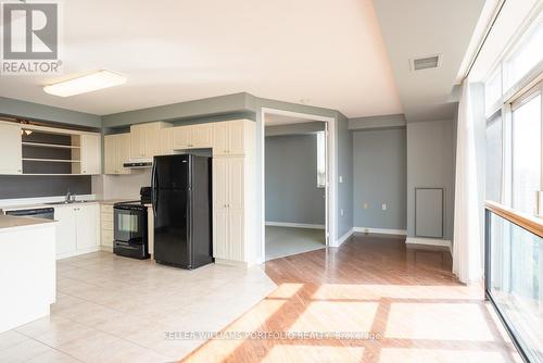 1204 - 200 Burnhamthorpe Road E, Mississauga, ON - Indoor Photo Showing Kitchen