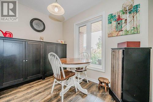 633 Amelia Crescent, Burlington, ON - Indoor Photo Showing Kitchen With Double Sink