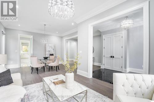 1368 Kenmuir Avenue, Mississauga, ON - Indoor Photo Showing Living Room