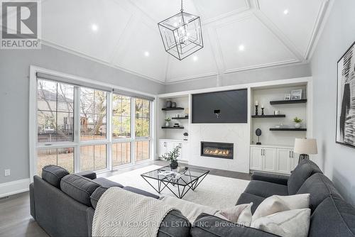 1368 Kenmuir Avenue, Mississauga, ON - Indoor Photo Showing Living Room With Fireplace