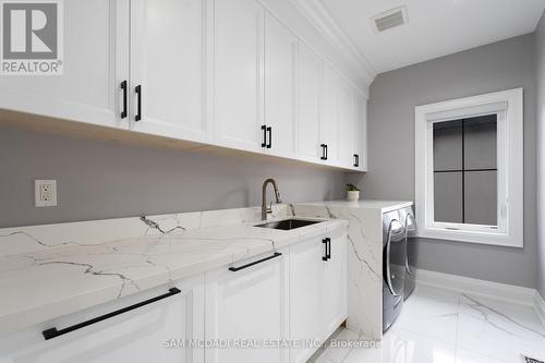 1368 Kenmuir Avenue, Mississauga, ON - Indoor Photo Showing Laundry Room