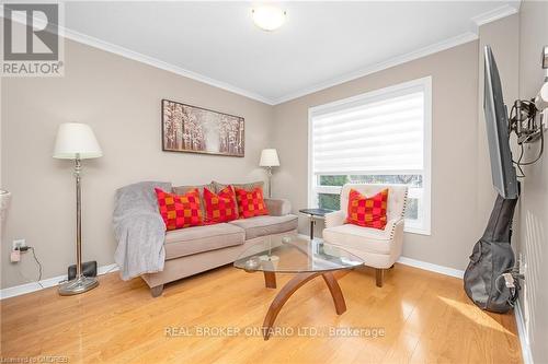 2493 Newcastle Crescent, Oakville, ON - Indoor Photo Showing Living Room