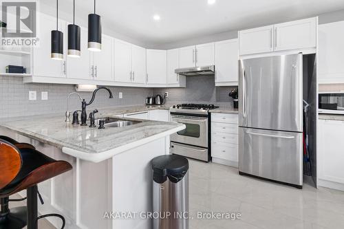 608 Brothers Crescent, Milton, ON - Indoor Photo Showing Kitchen With Upgraded Kitchen