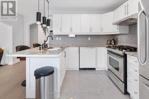 608 Brothers Crescent, Milton, ON - Indoor Photo Showing Kitchen With Upgraded Kitchen