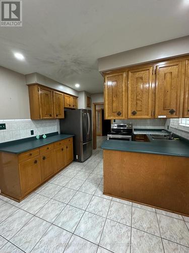 95 Hillside Drive, Brampton, ON - Indoor Photo Showing Kitchen