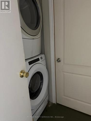 95 Hillside Drive, Brampton, ON - Indoor Photo Showing Laundry Room