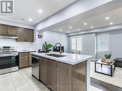 98 Bannister Crescent, Brampton, ON - Indoor Photo Showing Kitchen With Upgraded Kitchen