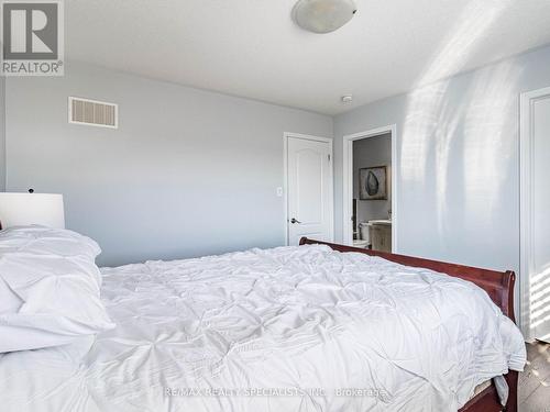 98 Bannister Crescent, Brampton, ON - Indoor Photo Showing Bedroom