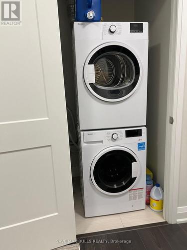 2401 - 15 Lynch Street, Brampton, ON - Indoor Photo Showing Laundry Room