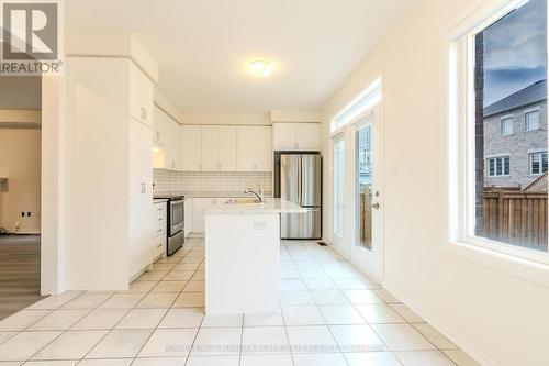 83 Great Falls Boulevard, Hamilton, ON - Indoor Photo Showing Kitchen