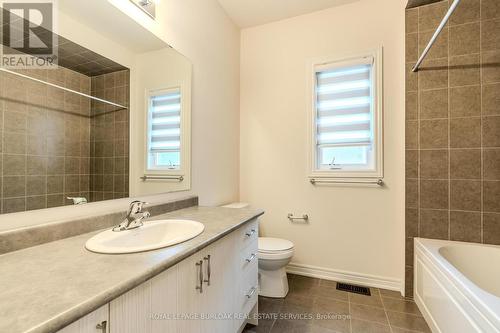 83 Great Falls Boulevard, Hamilton, ON - Indoor Photo Showing Bathroom