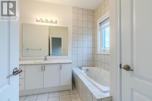 83 Great Falls Boulevard, Hamilton, ON - Indoor Photo Showing Bathroom