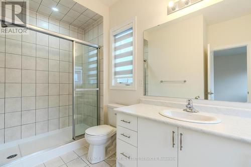 83 Great Falls Boulevard, Hamilton, ON - Indoor Photo Showing Bathroom