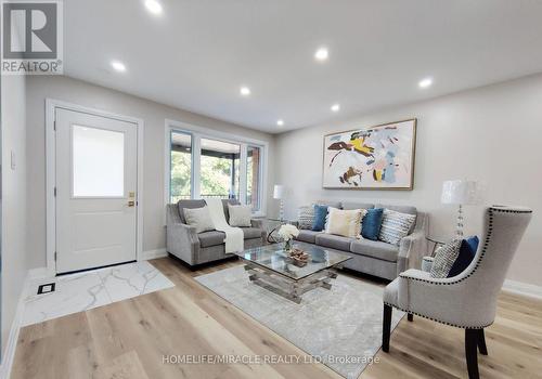 65 Loraine Drive, St. Catharines, ON - Indoor Photo Showing Living Room