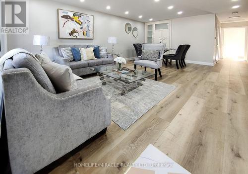 65 Loraine Drive, St. Catharines, ON - Indoor Photo Showing Living Room