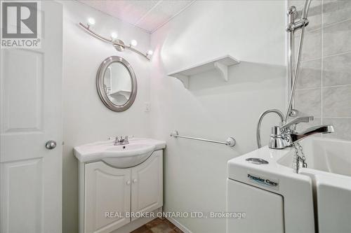 7159 Bryanne Court, Niagara Falls, ON - Indoor Photo Showing Bathroom