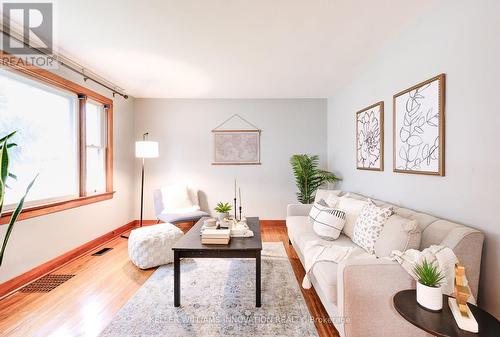 481 Huron Street, Woodstock, ON - Indoor Photo Showing Living Room