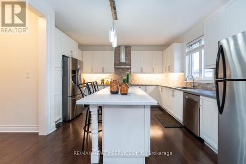 28 Stonegate Avenue, Mono, ON - Indoor Photo Showing Kitchen With Upgraded Kitchen