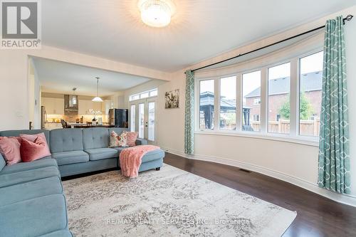 28 Stonegate Avenue, Mono, ON - Indoor Photo Showing Living Room