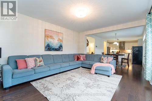 28 Stonegate Avenue, Mono, ON - Indoor Photo Showing Living Room